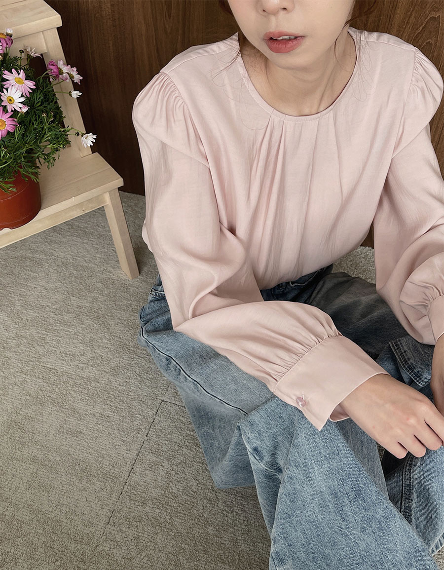微光澤壓褶圓領上衣*3色